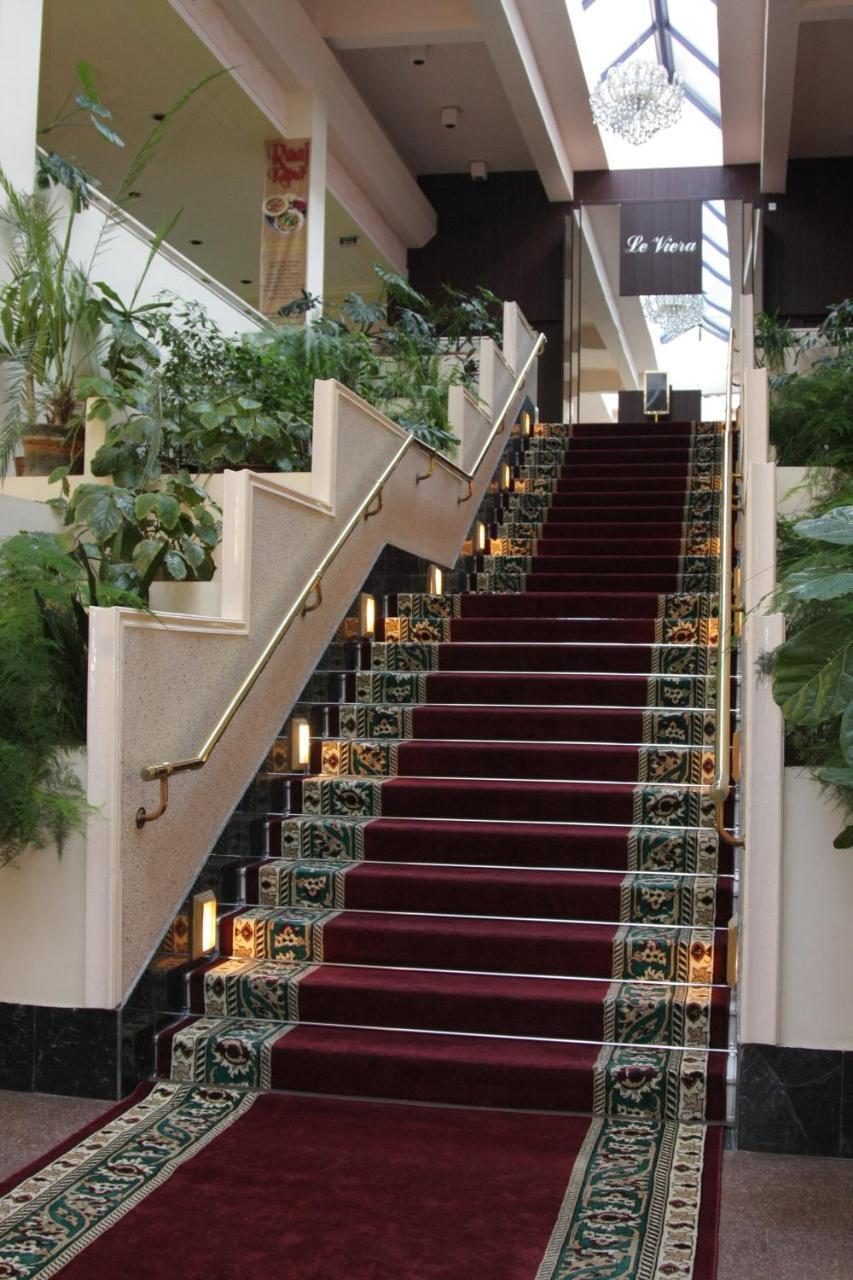 Le Grande Plaza Hotel Tasjkent Eksteriør bilde